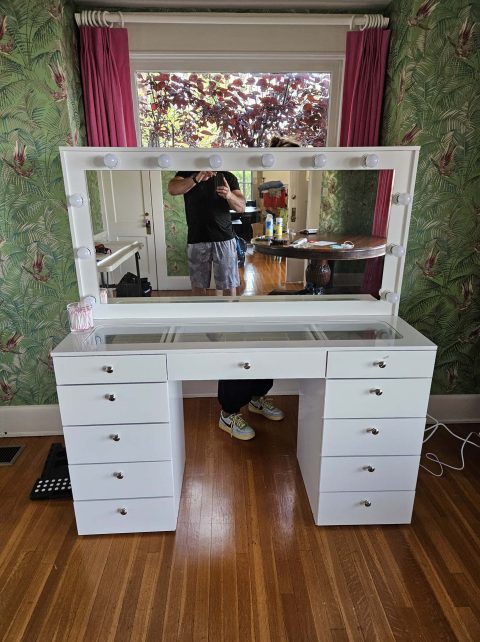 Desk glass makeup